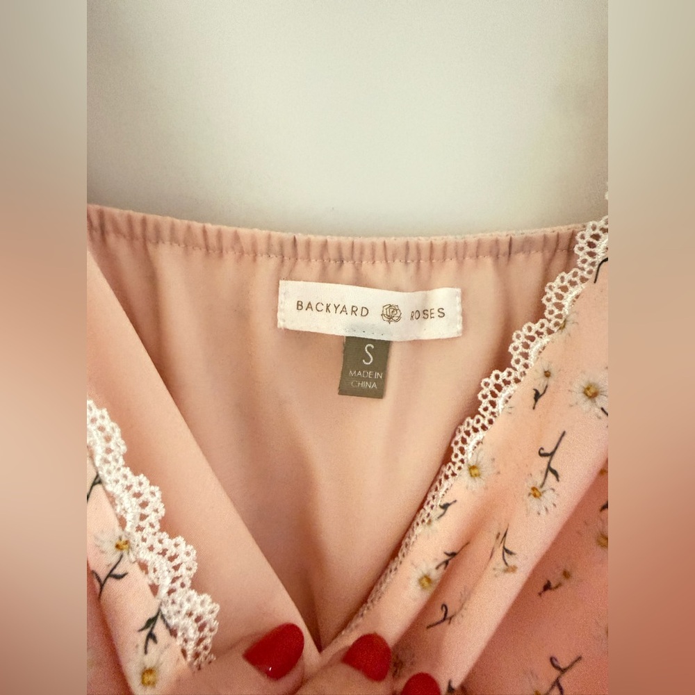 Backyard Roses Chelsea Dress NWT Size Small - Picture 8 of 9